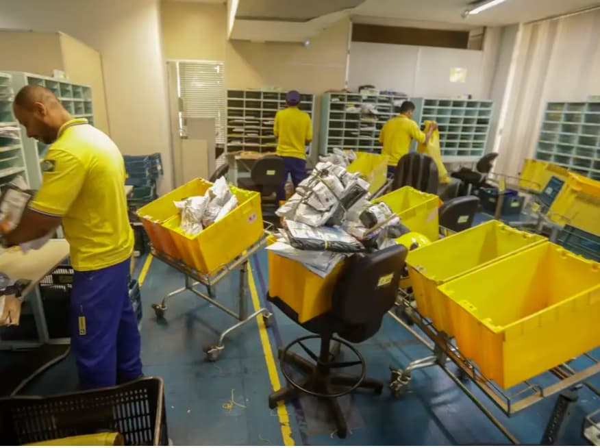 Correios aprovam plano contra crise com demissões e fechamento de agências