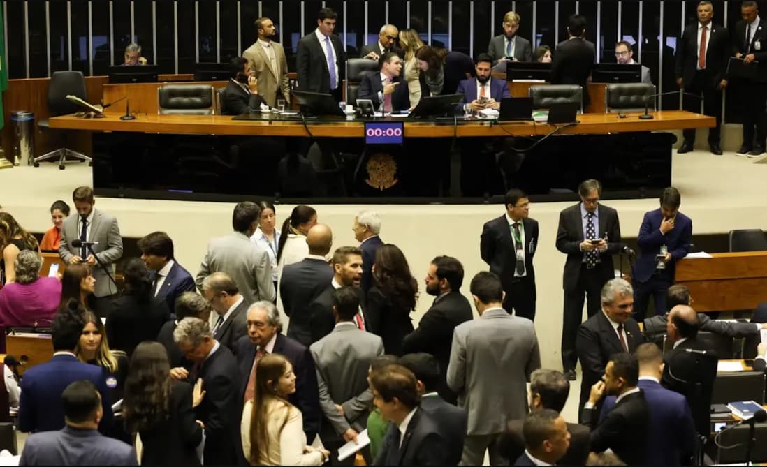 Direita e esquerda se unem para adiar votação do PL Antifacção