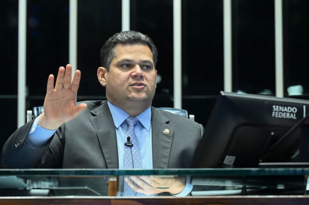 Alcolumbre: Gilmar tenta usurpar prerrogativas do Senado ao mudar regras de impeachment