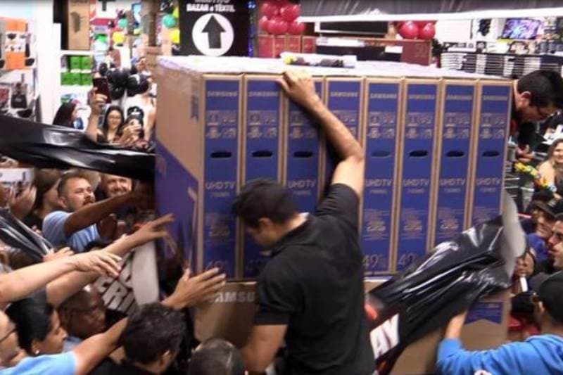 Falso desconto é um dos principais golpes da Black Friday