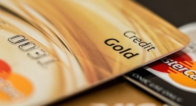 Taxa de juros do cartão de crédito registra valor mais alto no ano