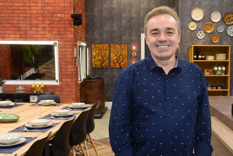 Gugu foi disputado pessoalmente por Silvio Santos e Roberto Marinho