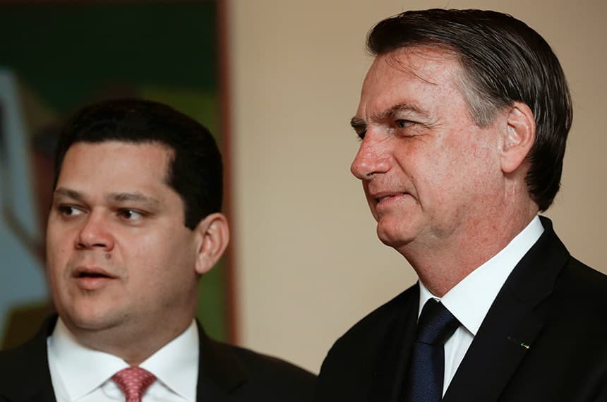 Jair Bolsonaro vai ao Senado para entregar propostas da equipe econômica