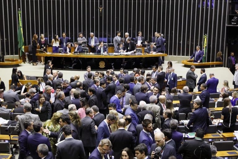 As alterações precisam ser publicadas em até um ano antes do pleito.