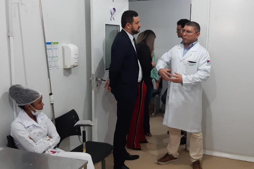 médicos conversam