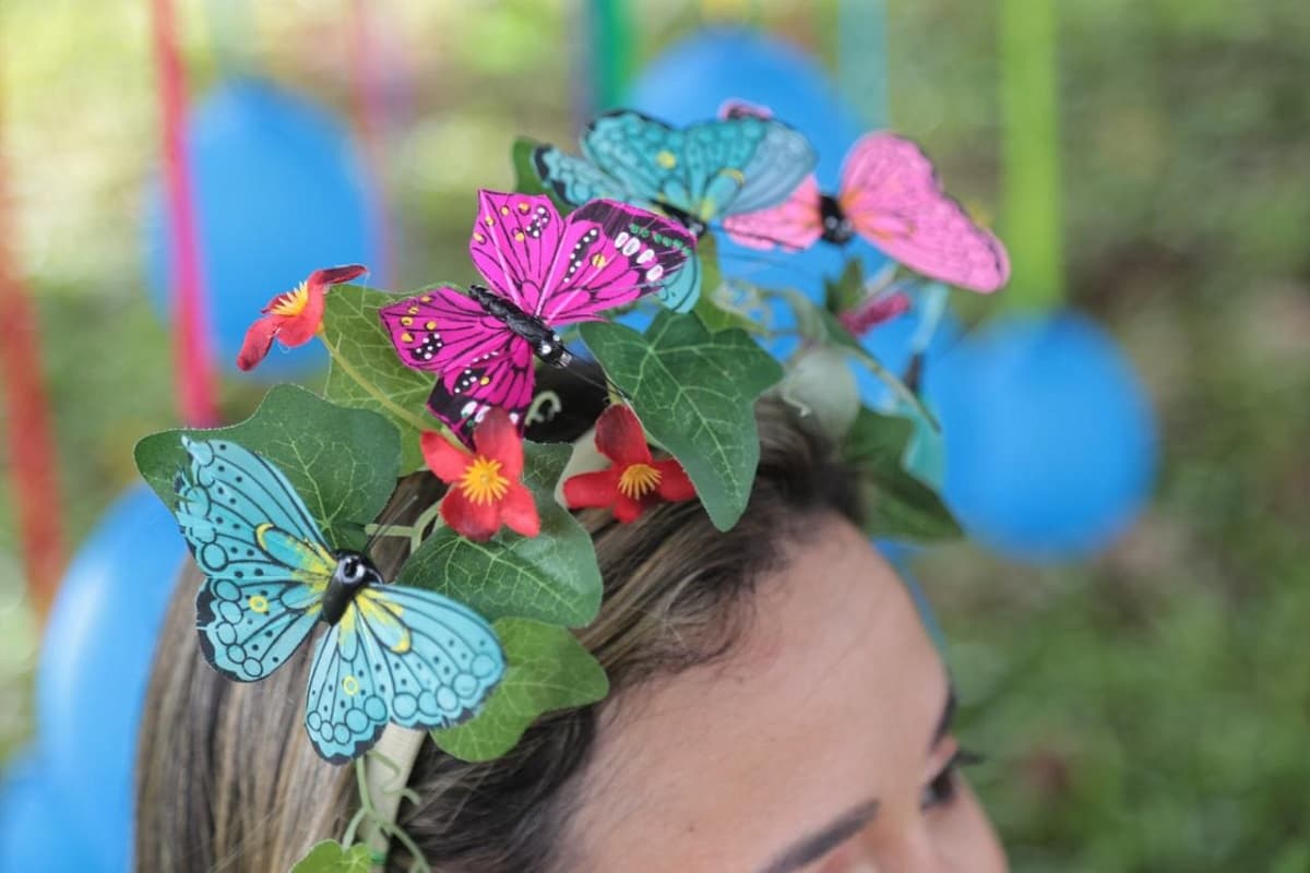 tiara em cabeça de mulher
