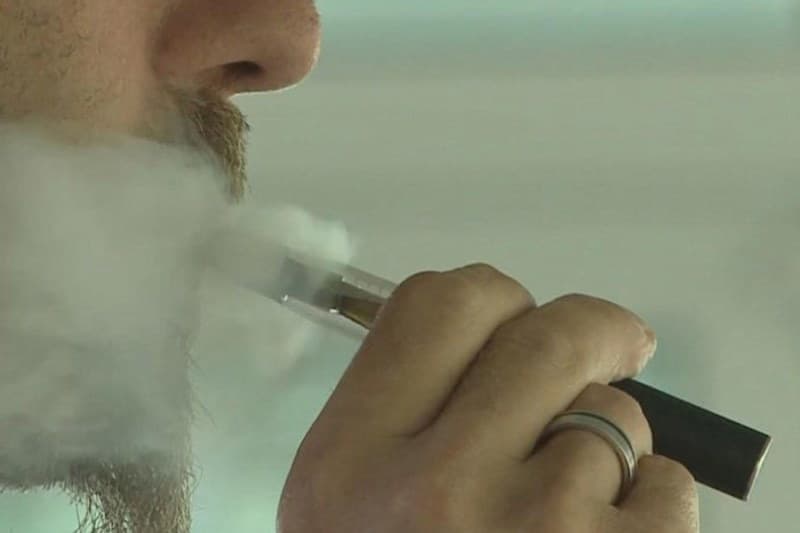 Cigarros eletrônicos e tabaco aquecido devem obedecer regras de cigarros comuns