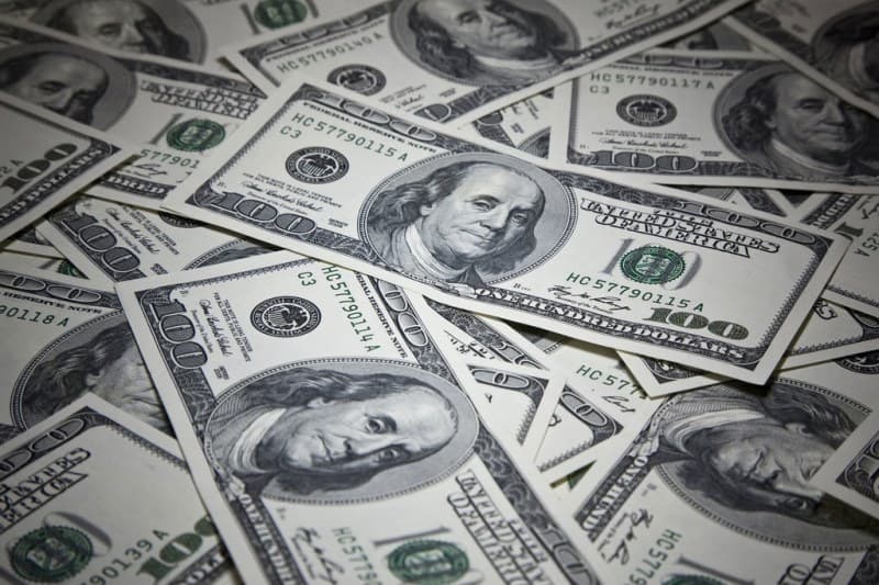 Saiba como alta do dólar pode mexer com seu bolso