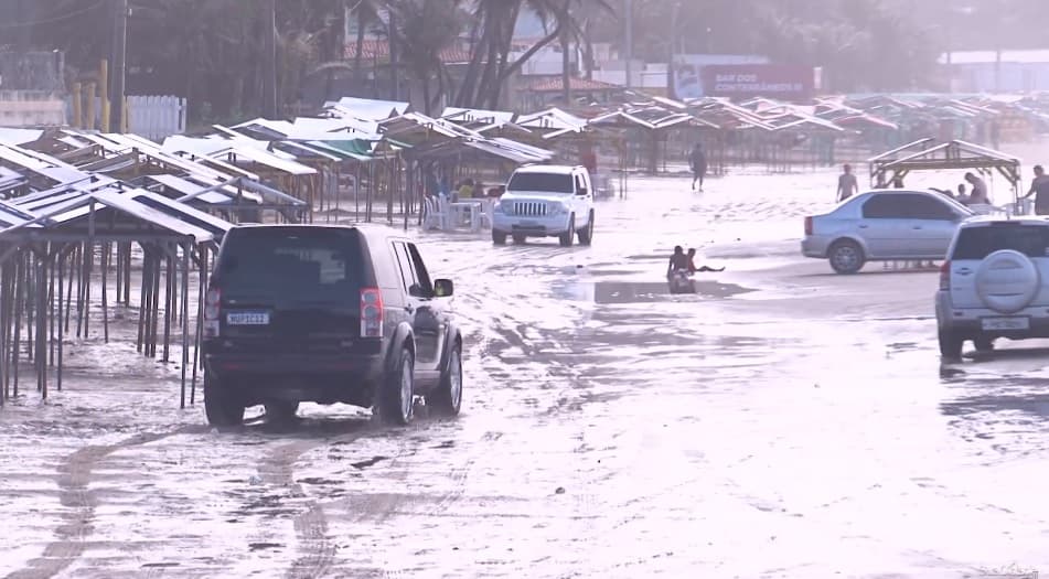 Especialista alerta para circulação de veículos em faixa de areia