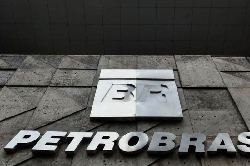 Preço da gasolina da Petrobras para distribuidoras sobe 12%