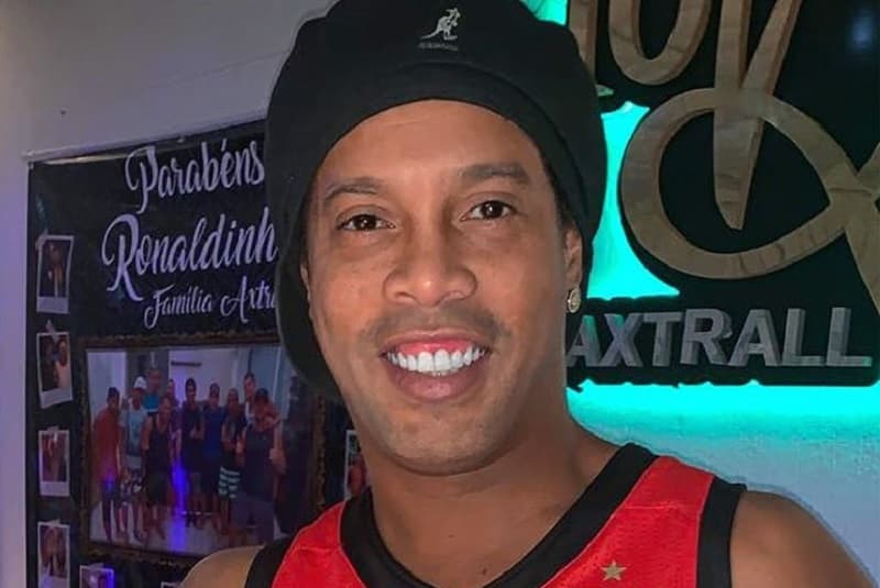 Ronaldinho se pronuncia pela primeira vez na web após prisão