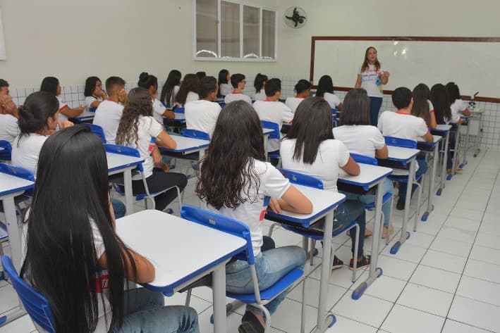 Governo do MA anuncia reajuste de até 17,5% para professores