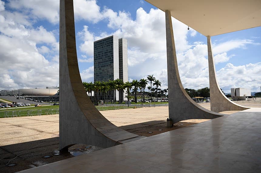 Bolsonaro eleva previsão de deficit para R$ 233,6 bilhões em 2021