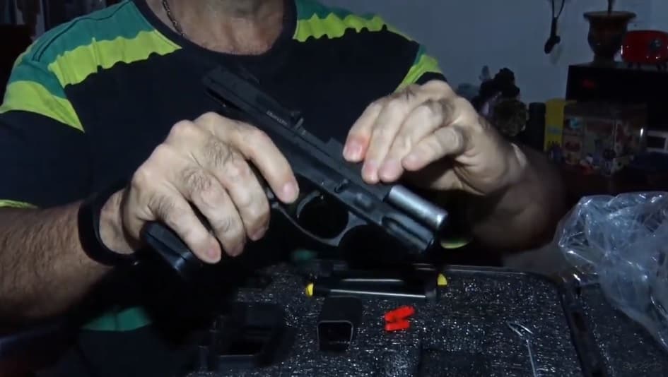 Especialistas alerta sobre perigo de arma em casa com criança