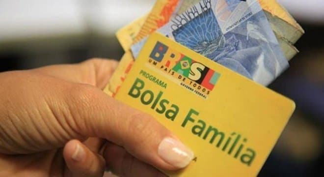 Ipea sugere alta de 29% no Bolsa Família e benefício extra