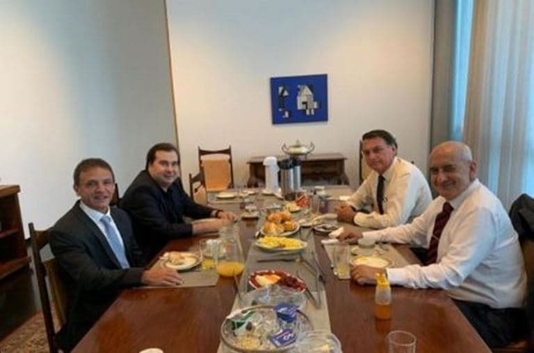 Bolsonaro se reúne com Maia, Bittar e Ramos para falar do Orçamento