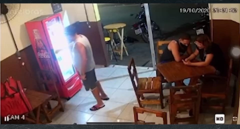 Câmera flagra furto em lanchonete no bairro do Cohatrac