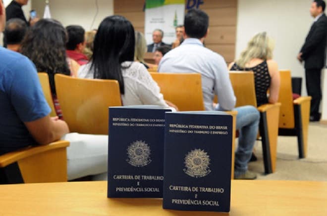 Desemprego tem primeira queda após quatro semanas de alta