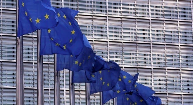 Covid-19: UE vai doar R$ 2,6 milhões à OMS por vacina universal
