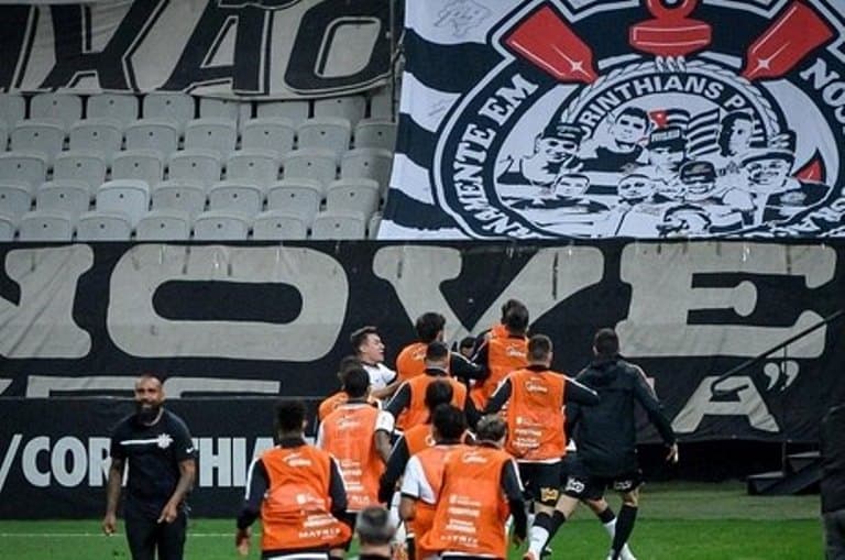 Corinthians: a paixão da torcida que transforma ídolos em vilões