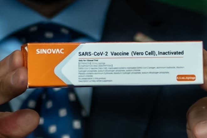Primeiras doses da CoronaVac chegam ao Brasil