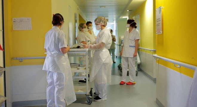 OMS: Casos de coronavírus passam de 300 mil e pandemia 'se acelera'