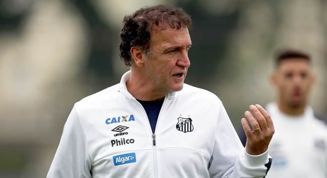 Cuca é anunciado como técnico do Santos