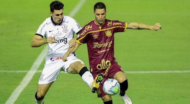 Corinthians joga mal e perde para Sport na estreia de Thiago Neves