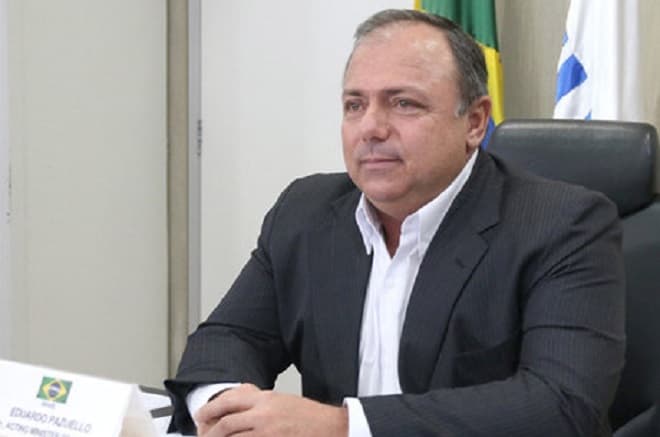 Bolsonaro: Pazuello será o ministro da Saúde 'por muito tempo'
