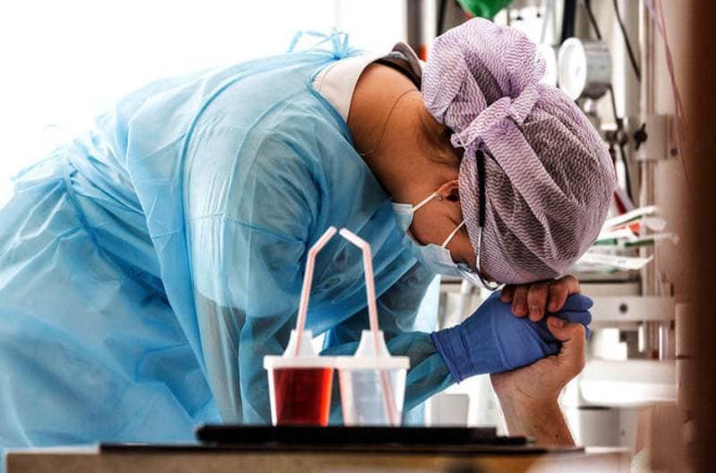 A linha de frente: trabalhadores da saúde contra a covid-19 em fotos