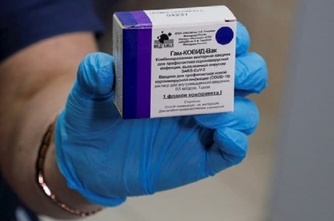 Vacina russa contra covid-19 mostra 92% de eficácia, aponta estudo