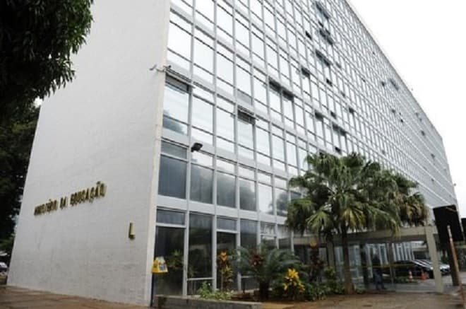 MEC autoriza EAD até dezembro para ensino superior