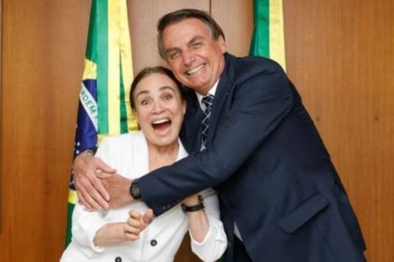 casal abraço