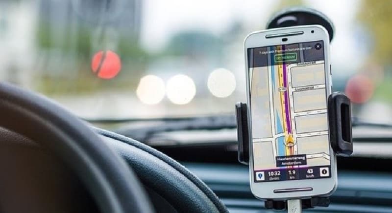 Uber anuncia serviço de taxis a partir de agosto