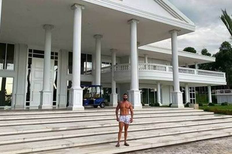 fachada de mansão