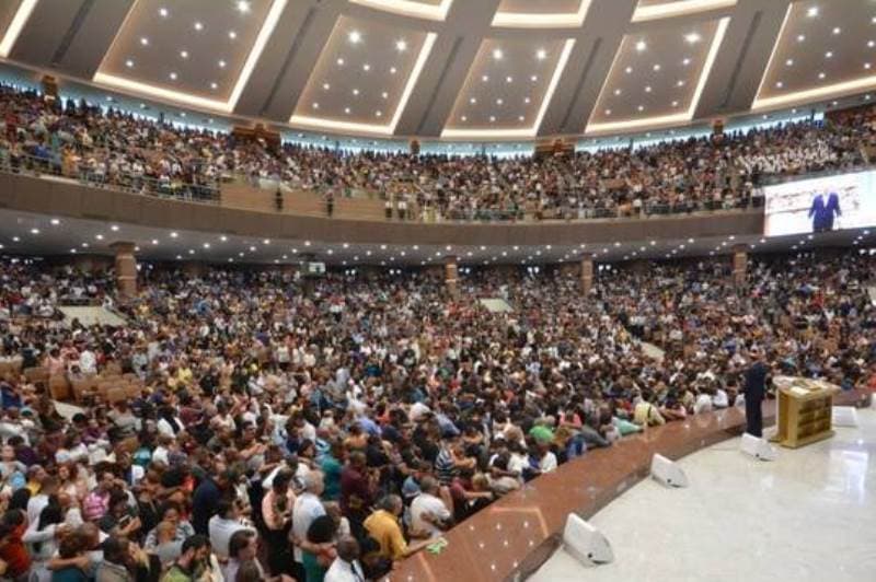 Universal completa 43 anos com 10 milhões de fiéis pelo mundo