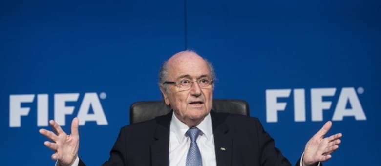 Blatter é interrogado por pagar quase R$ 11 milhões a Michel Platini