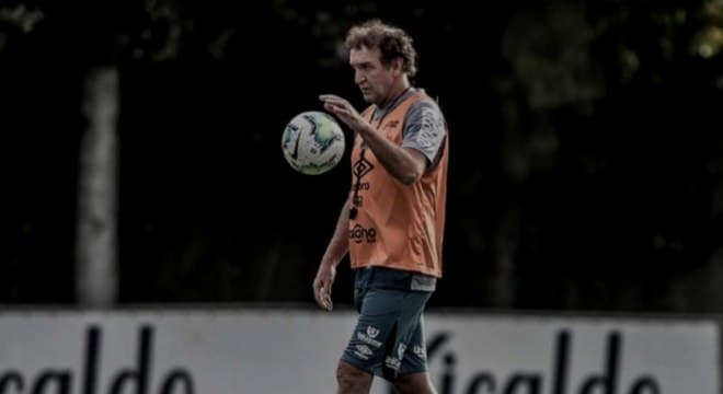 Técnico do Santos, Cuca apresenta problema respiratório após Covid-19