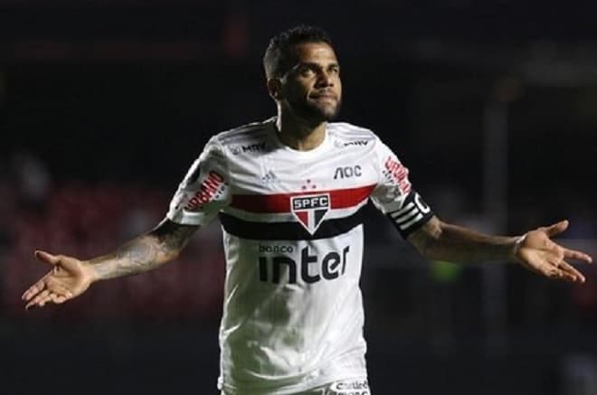 'Não nasci para estar ao lado de medíocre', diz Daniel Alves