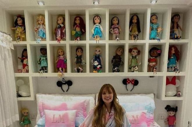 Quarto com coleção de bonecas de Larissa Manoela 'apavora' fãs