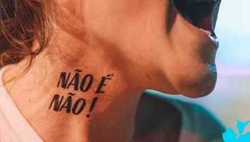 mulher gritando