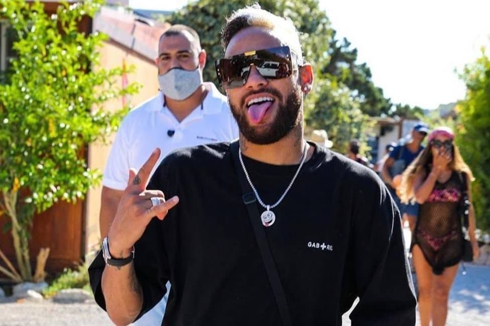 Neymar com coronavírus. Preço por curtir Ibiza sem máscara?