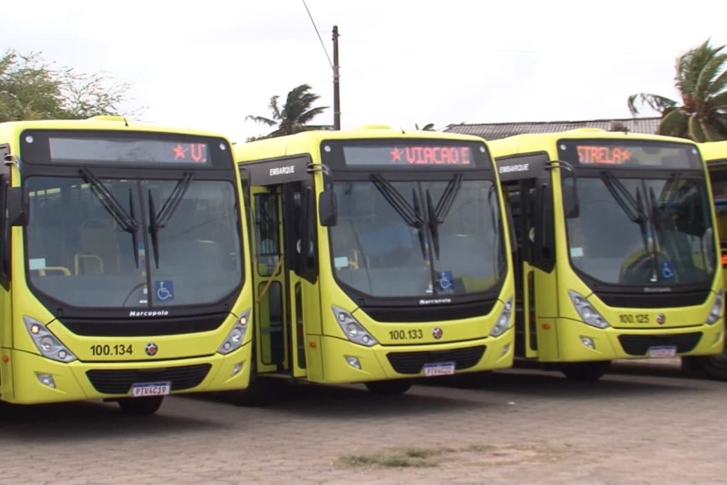 São Luís: prefeito entrega 21 novos ônibus para a capital
