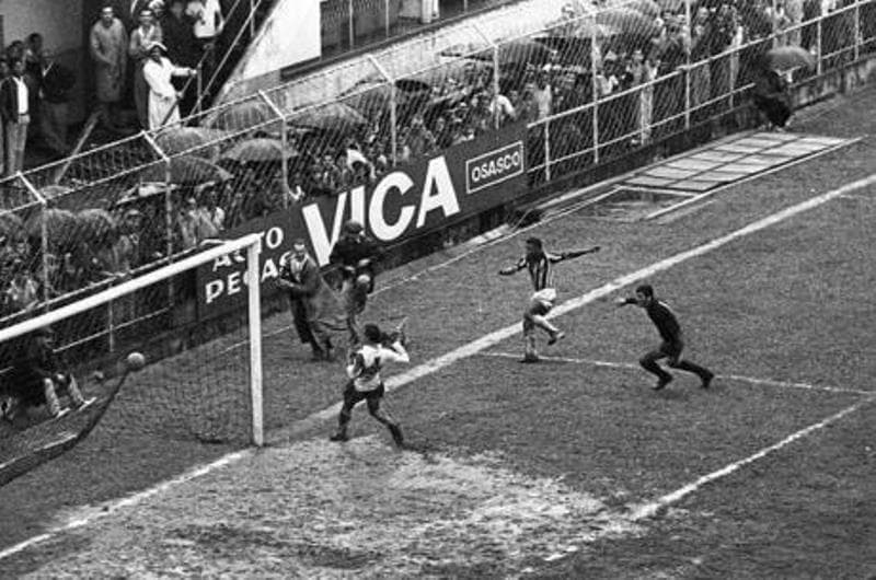 O dia em que Pelé fez 8 gols: imagens inéditas inspiraram livro