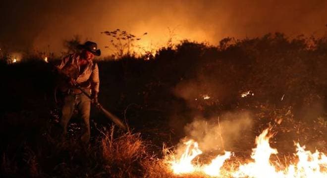 Risco trazido por queimadas à saúde vai de câncer à depressão