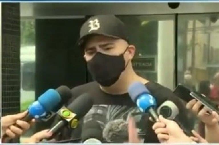 Filho de Vanusa fala sobre a mãe e desabafa: 'Fazendo tudo possível'