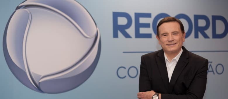 Record TV contrata o jornalista Roberto Cabrini