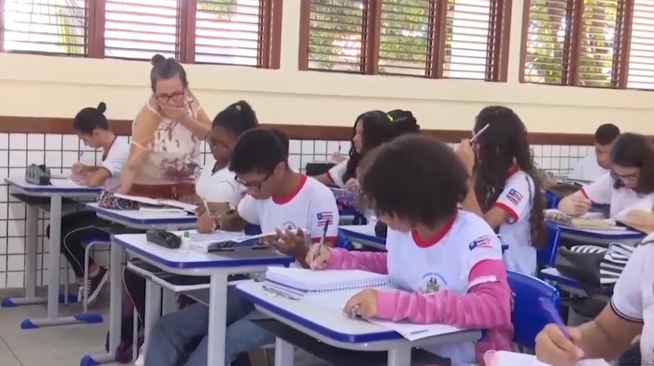 Câmara aprova PEC que aumenta repasse do Fundeb