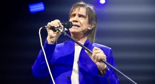 Equipe de Roberto Carlos confirma que cantor fará live para os fãs