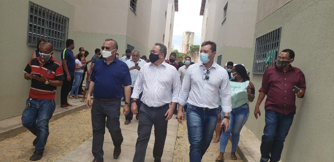 Roberto Rocha e ministro Rogério Marinho visitam Residencial José Chagas